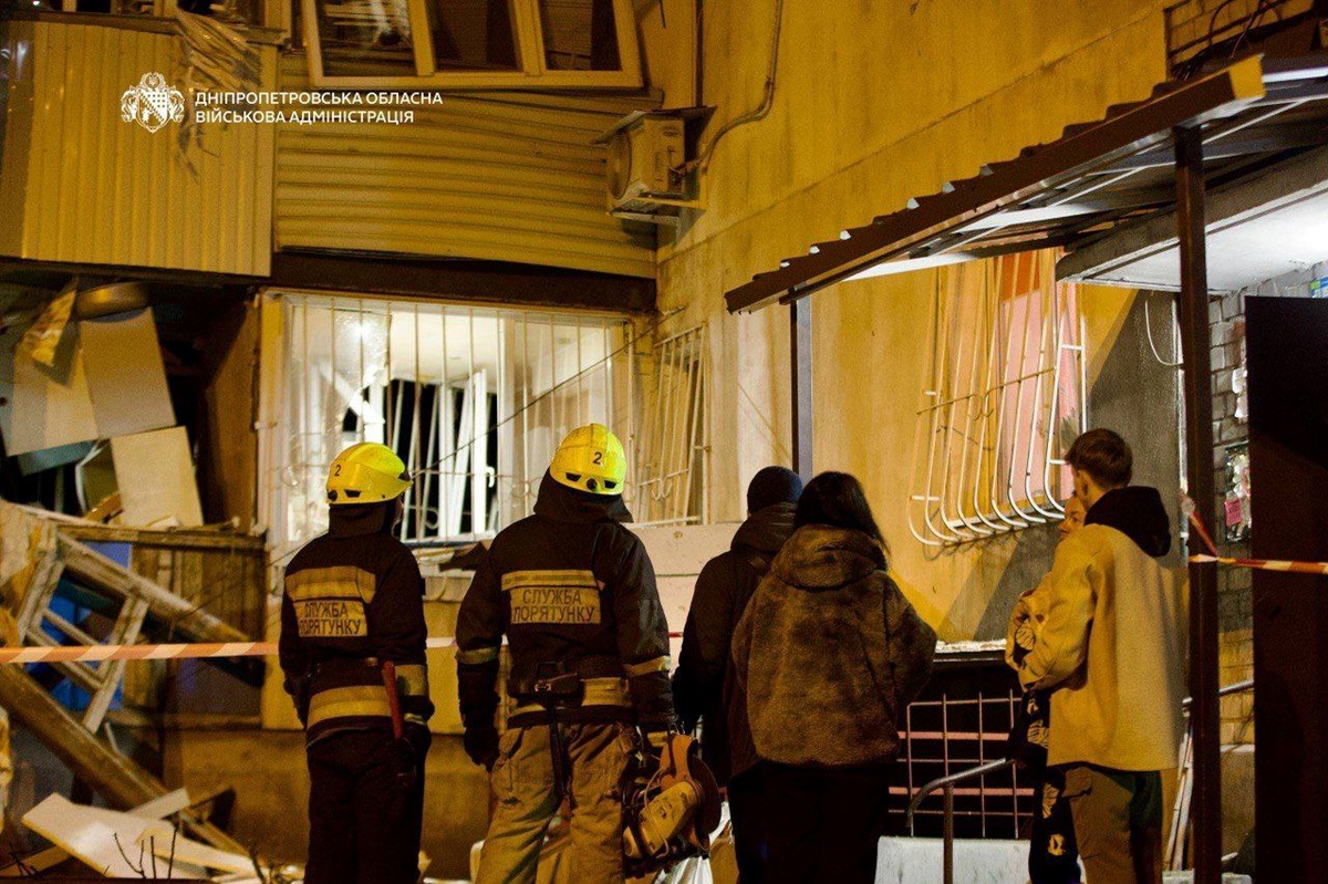 Фото для новини:У Дніпрі пошкоджено вісім багатоповерхівок