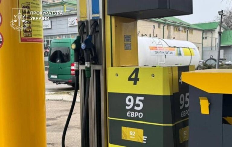Фото для новини:У двох областях викрили мережу підпільних АЗС