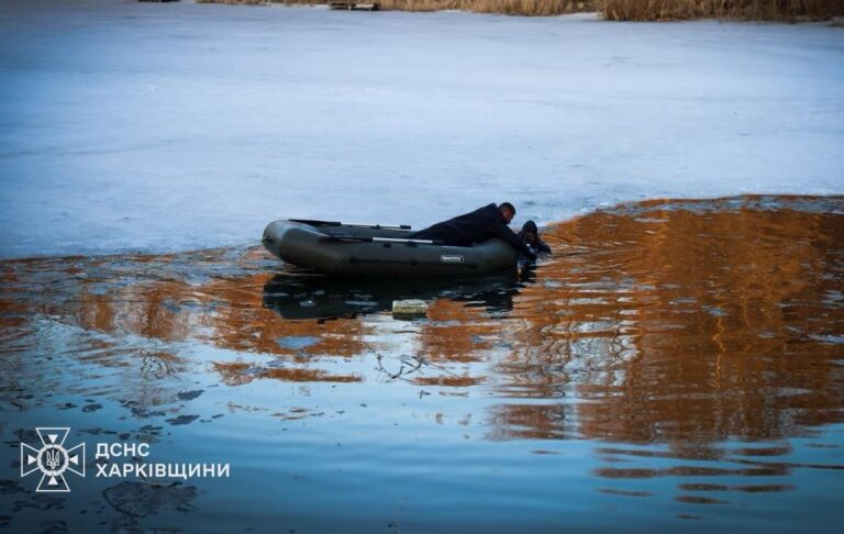 Фото для новини:У Харкові двоє дітей загинули, провалившись під кригу