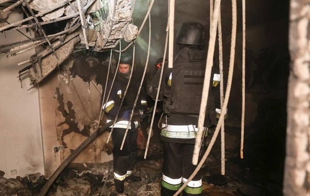 Фото для новини:У Харкові Шахед влучив у житловий район