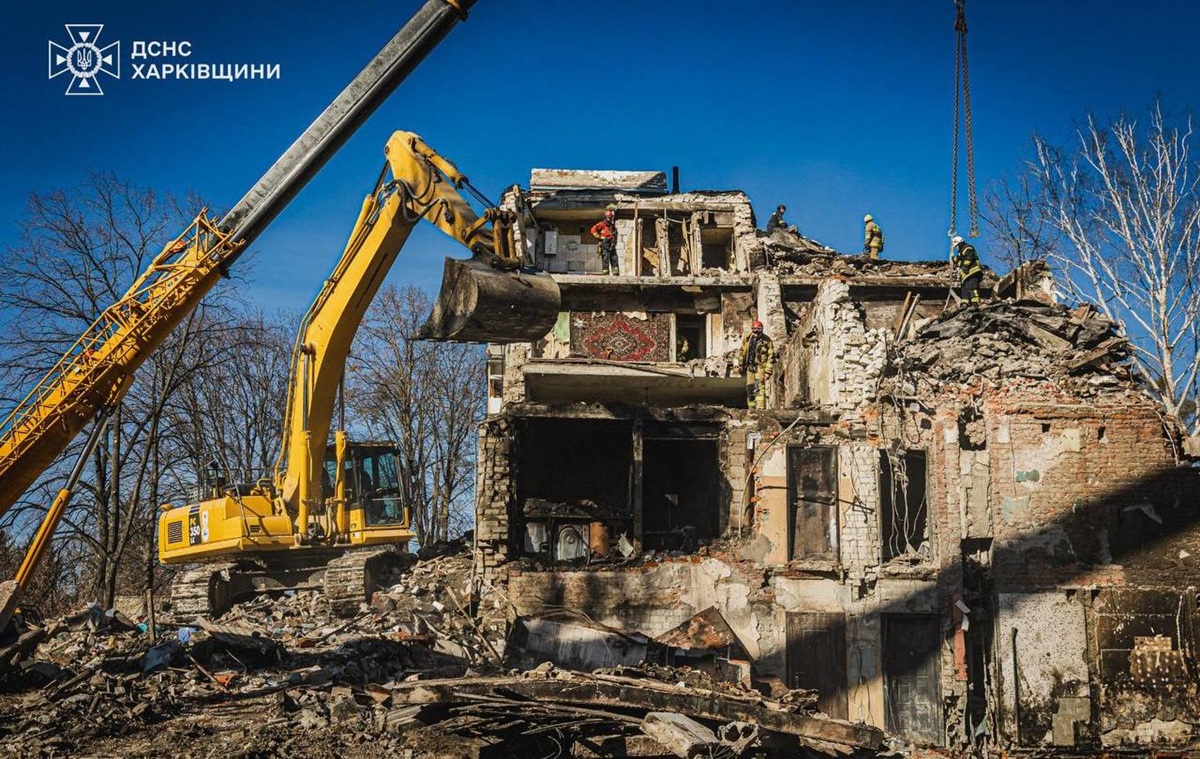 Фото для новини:У Харкові завершили пошукові роботи після атаки РФ