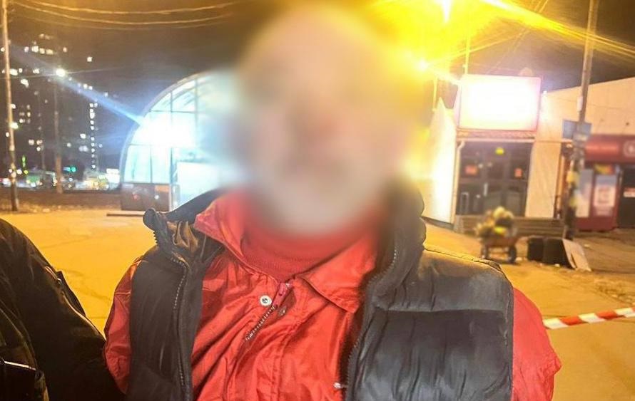 Фото для новини:У Києві іноземець погрожував перехожим гранатою