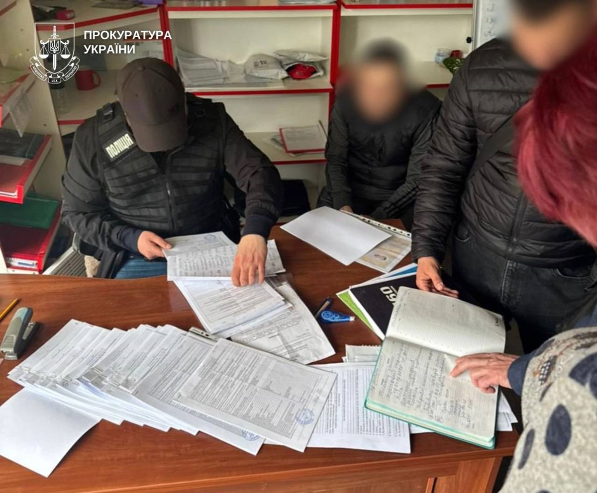 Фото для новини:У Києві викрили схему незаконного оформлення авто на 6,5 млн