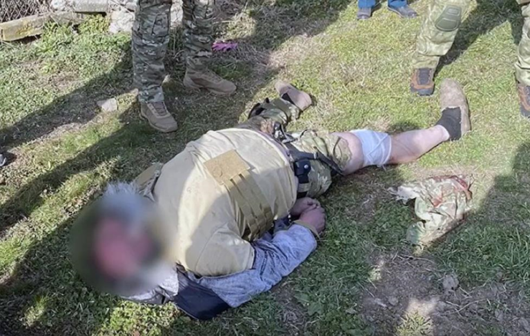 Фото для новини:У Криму сталася стілянина: чоловік поранив із рушниці чотирьох поліцейських