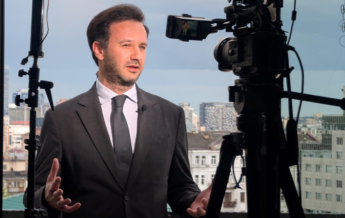 Фото для новини:У МЗС розповіли про тристоронні переговори Україна-США-РФ