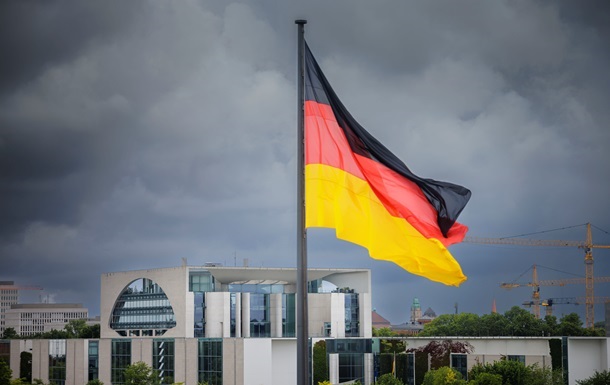 Фото для новини:У Німеччині засудили дилера, який постачав до РФ люксові авто