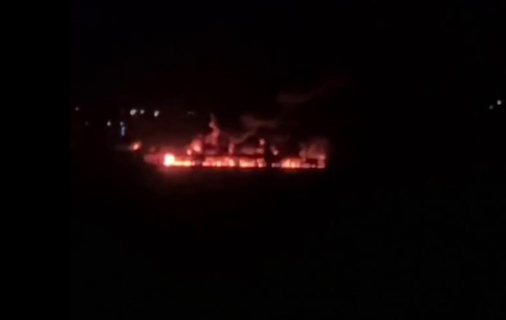 Фото для новини:У Новоросійську після атаки БПЛА палає порт