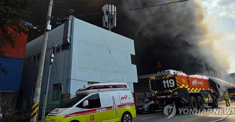 Фото для новини:У Південній Кореї сталася пожежа на заводі, десятки постраждалих