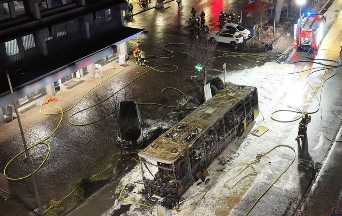 Фото для новини:У Швейцарії згорів автобус: шестеро загиблих