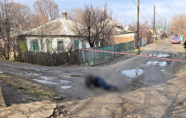 Фото для новини:У Словʼянську на вулиці вбили офіцера поліції