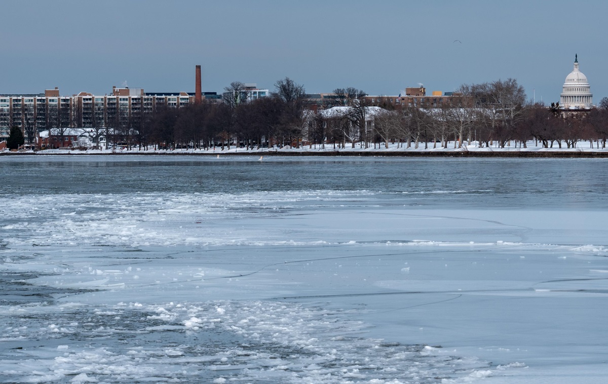 Фото для новини:У США помітили невідомі дрони над базою, де живуть Рубіо та Геґсет - ЗМІ