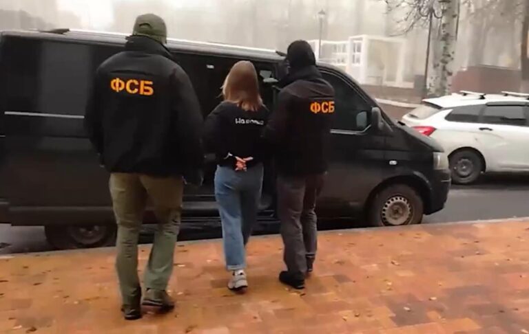 Фото для новини:У Волновасі росіяни затримали 18-річну українку "за державну зраду"