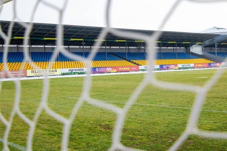 Фото для новини:УАФ визначилася із долею зірваного матчу Олександрія - Оболонь