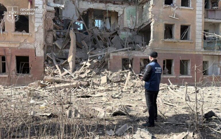 Фото для новини:Удар по Слов'янську: число жертв зросло удвічі