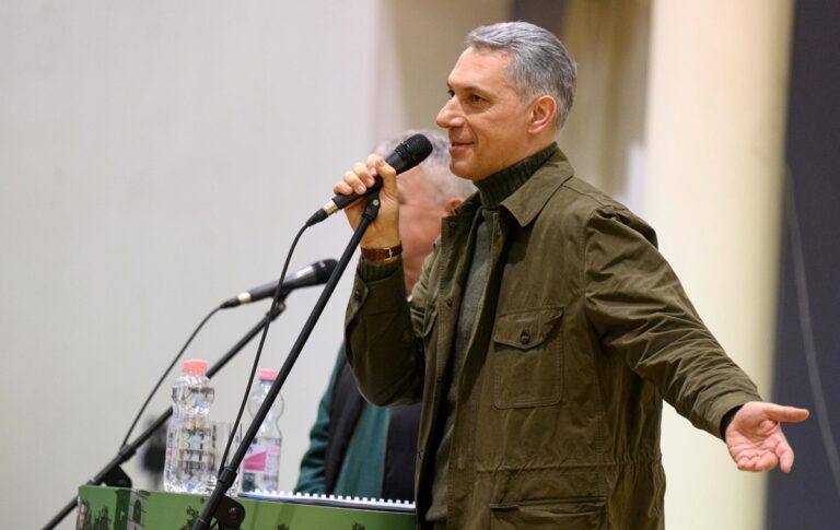 Фото для новини:Угорщина пригрозила й надалі грабувати українських інкасаторів