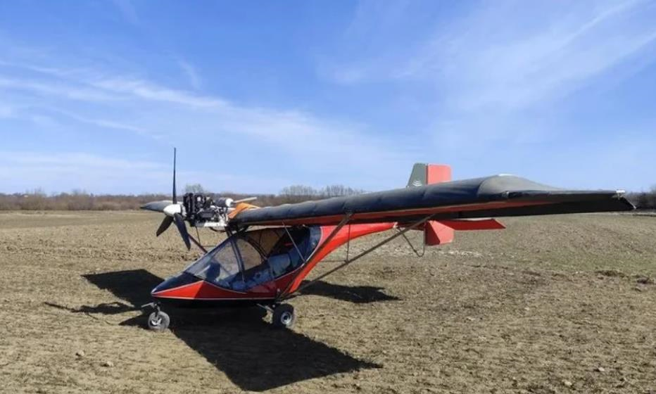 Фото для новини:Українець прилетів до Румунії на невеликому літаку