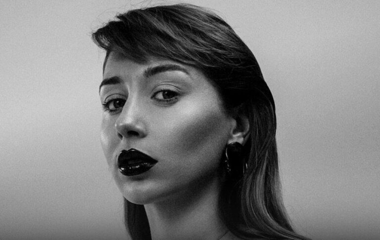 Фото для новини:Українка Таню Муіньо зняла кліп для нового альбому BTS