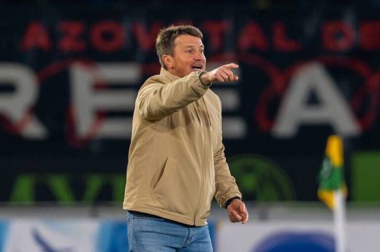 Фото для новини:УПЛ визначила найкращого тренера та футболіста 20-го туру