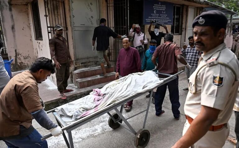 Фото для новини:В Індії під час пожежі в лікарні загинули щонайменше десять людей