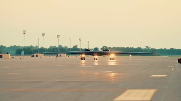 Фото для новини:В Ірані нова хвиля вибухів: США задіяли B-2 Spirit