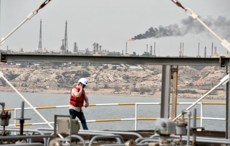 Фото для новини:В Ірані відповіли, чи вплинули удари США на експорт нафти