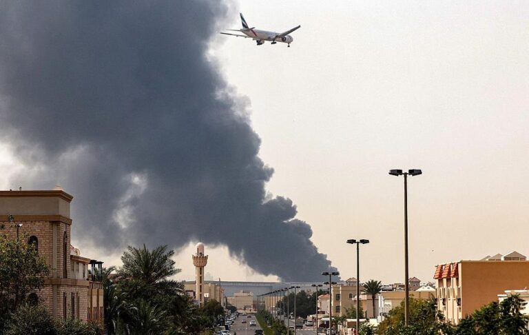 Фото для новини:В ОАЕ заявили про атаку іранських дронів та ракет