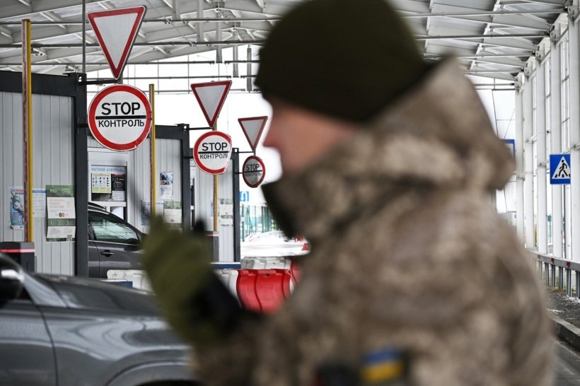 Фото для новини:В Польщі на дорозі до ПП Краківець почали ремонт - ДПСУ