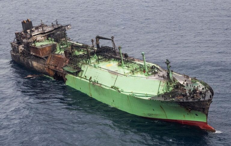 Фото для новини:В ЄС попередили про екологічну загрозу через атакований танкер РФ