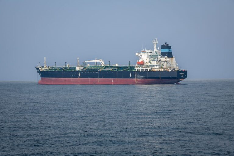 Фото для новини:Вартість фрахту нафтових супертанкерів рекордно злетіла