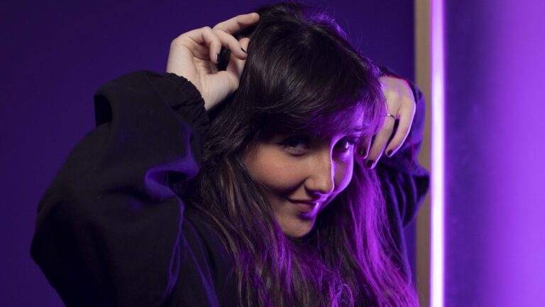 Фото для новини:Victoria Niro розкрила, скільки заробила на хіті Питань нема