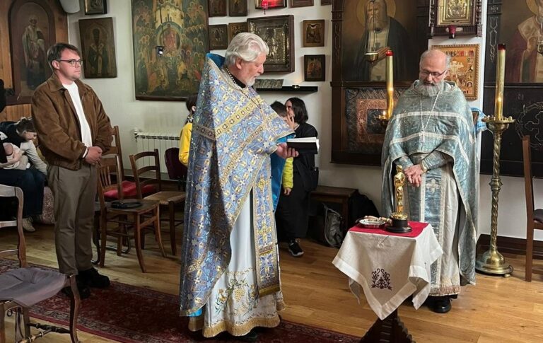 Фото для новини:Вигнав гріхи Голлівуду. Співавтор фільму про Путіна освятив Оскар