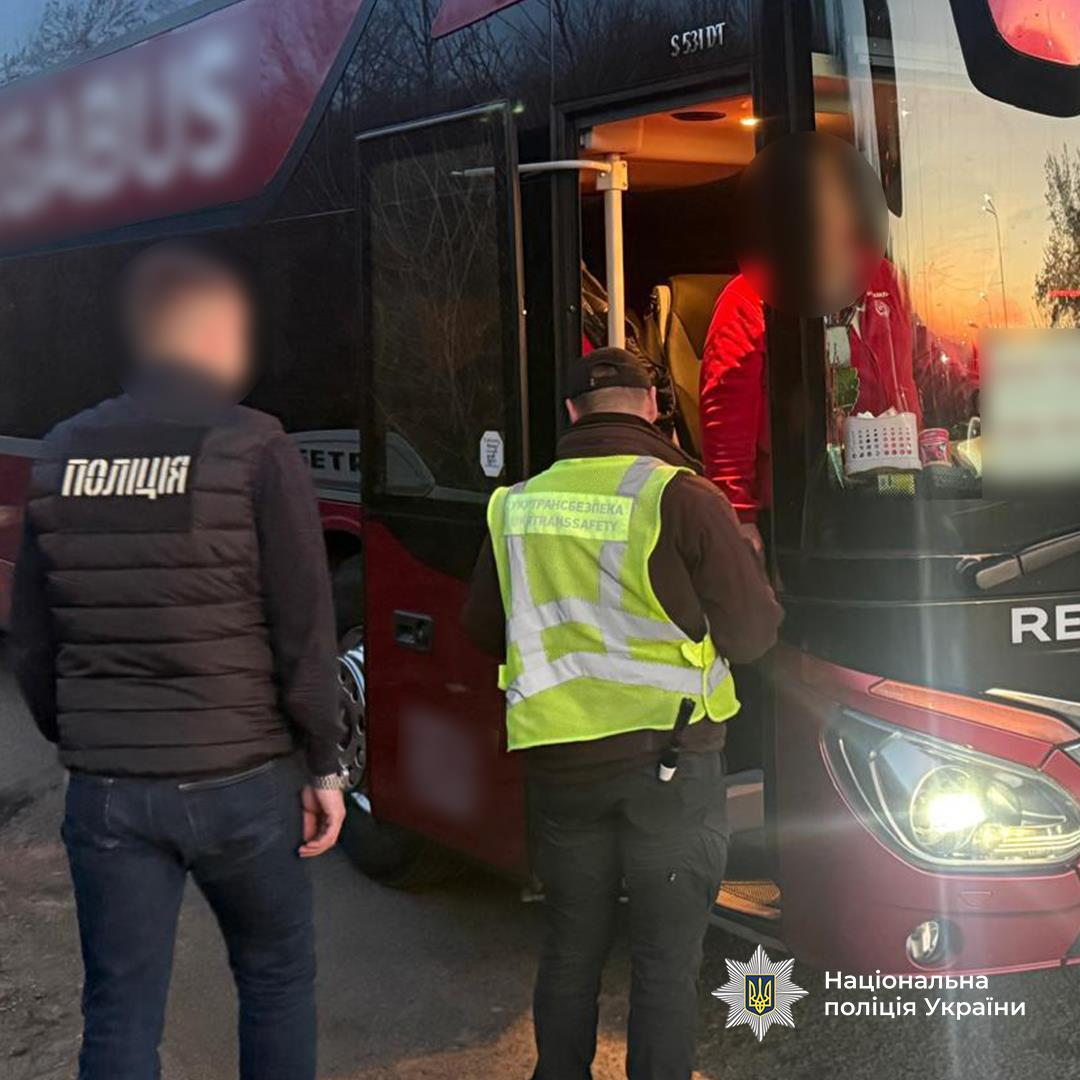 Фото для новини:Викрито схему міжнародних рейсів до ЄС без сплати податків