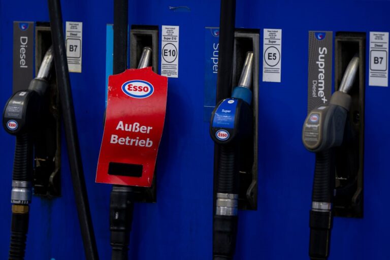 Фото для новини:Війна в Ірані б'є по кишені європейських водіїв: у Німеччині рекордні ціни