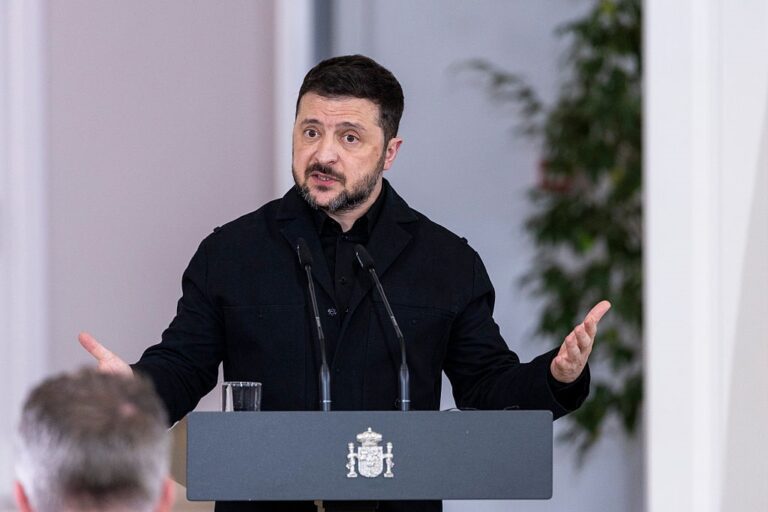 Фото для новини:"Воювати ще три роки". Перемовини буксують