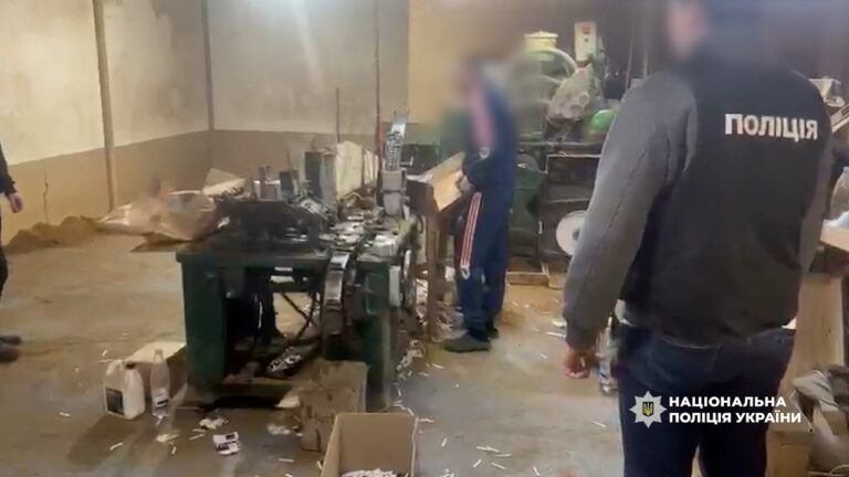 Фото для новини:ДСР ліквідував підпільну тютюнову фабрику з виробництвом до 50 тисяч пачок сигарет на добу