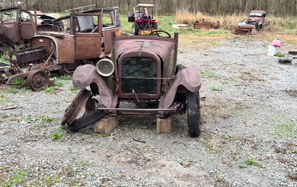Фото для новини:Взяв і поїхав: Dodge 1927 року ожив після понад 60 років простою на звалищі