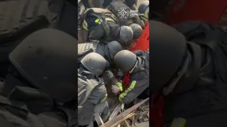 Фото для новини:ВИЖИЛА ПІД ТОННАМИ БЕТОНУ!