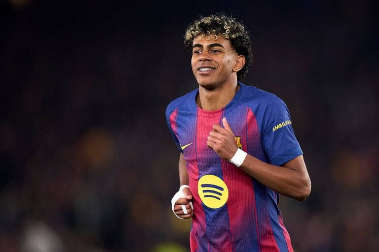 Фото для новини:Ямаль наймолодшим підкорює Лігу чемпіонів 10-м голом