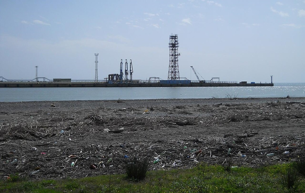 Фото для новини:Єдиний НПЗ Грузії відмовився від російської нафти