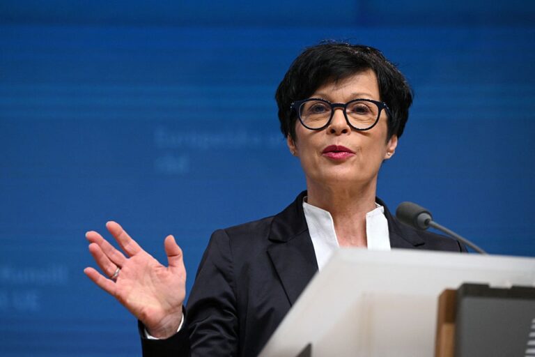 Фото для новини:ЄС неофіційно запустив усі кластери переговорів з Україною