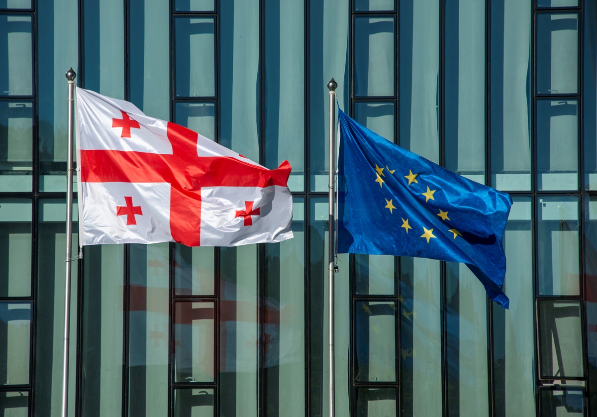 Фото для новини:ЄС призупинив безвіз для грузинських дипломатів