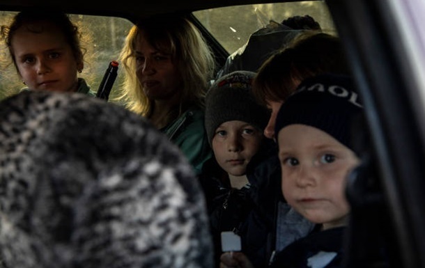 Фото для новини:З окремих районів Слов&rsquo;янська примусово евакуюють дітей