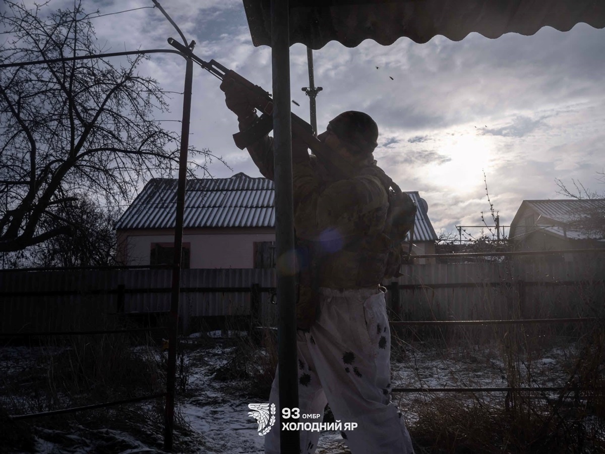 Фото для новини:З початку доби відбулося 113 боєзіткнень