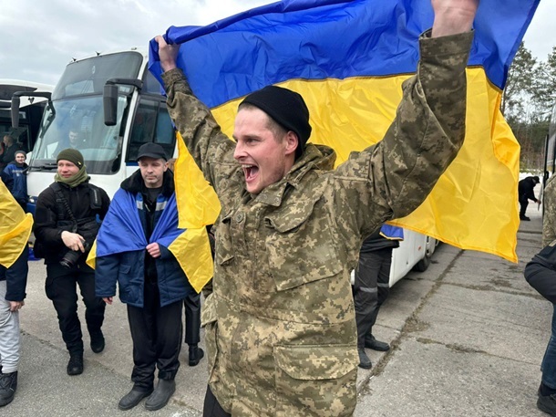 Фото для новини:За чотири роки вдалося повернути через обміни 8050 полонених - Коордштаб