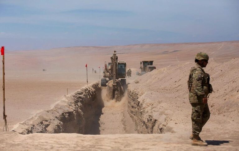 Фото для новини:"Захист від нелегалів": Чилі почала копати рів на кордоні з Перу