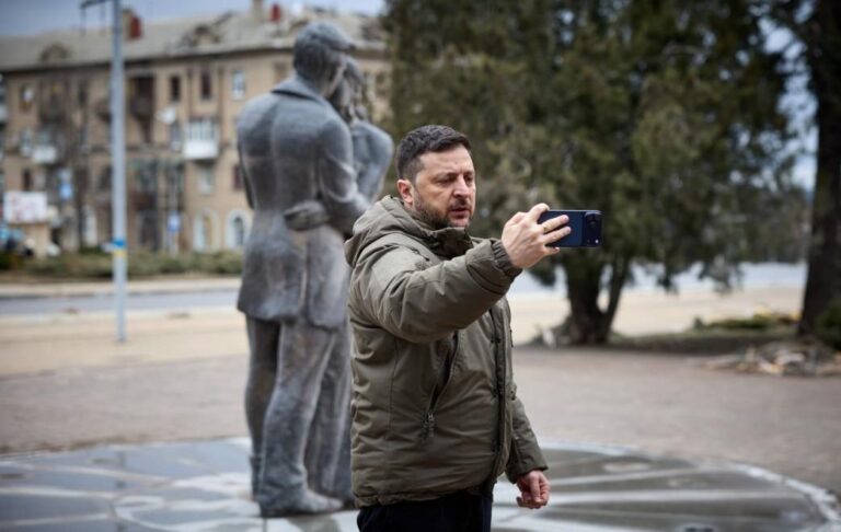 Фото для новини:Зеленський прибув на Донбас і заявив про наступ РФ