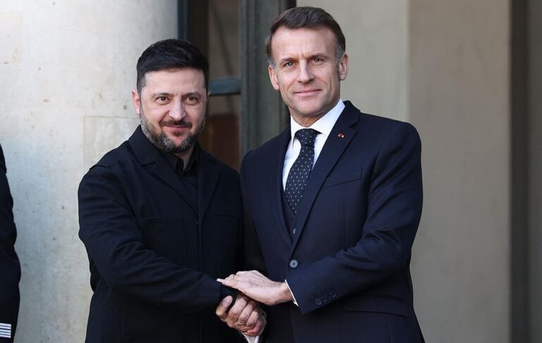 Фото для новини:Зеленський приїхав у Париж, зустрітися з Макроном