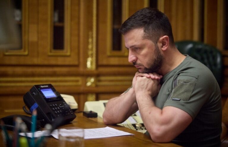 Фото для новини:Зеленський розповів, про що говорив з Макроном