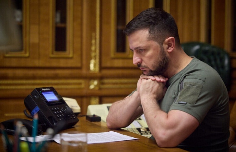 Фото для новини:Зеленський розповів, про що говорив з Макроном