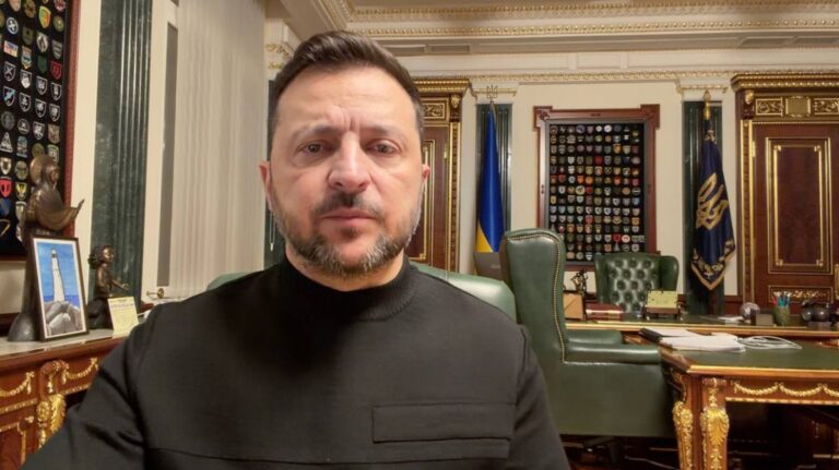 Фото для новини:Зеленський застеріг США від зняття санкцій з Росії